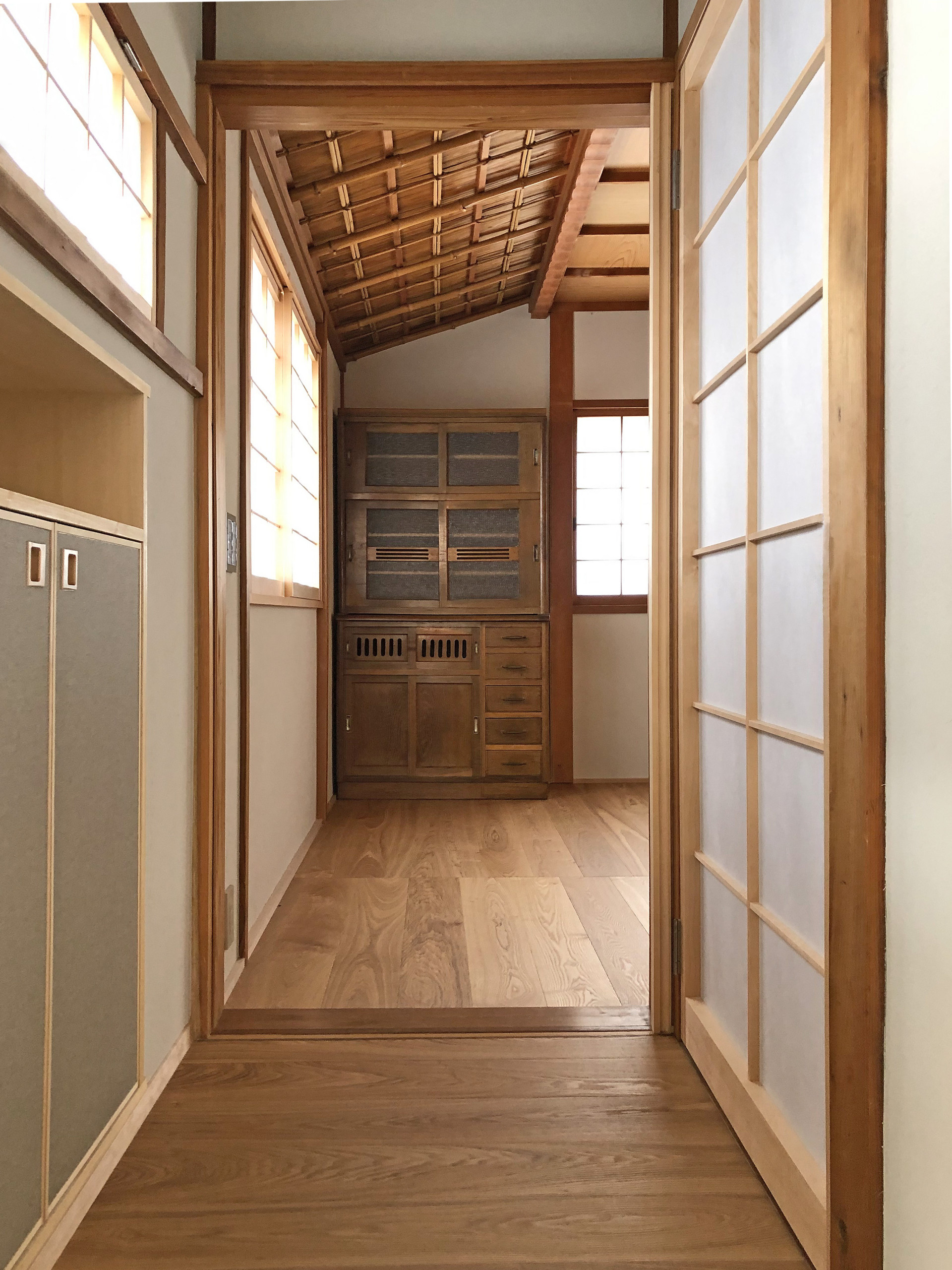 75 All Ceiling Designs Entryway With A Gray Front Door Ideas You Ll Love August 22 Houzz