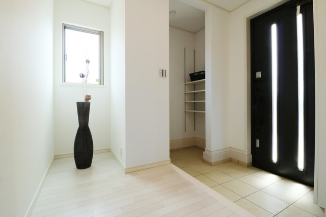 明るいモノトーンの家 Romantique Entree Autres Perimetres Par 住まいのフレスコ Houzz