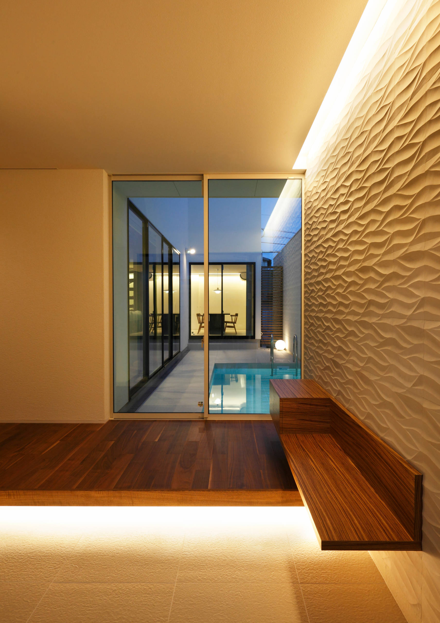 木漏れ日のプールサイドハウス Modern Entry Osaka By 近藤晃弘建築都市設計事務所 Akihiro Kondo Architecture Houzz