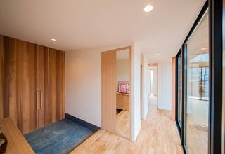 両開きドアおしゃれな玄関の画像 21年9月 Houzz ハウズ