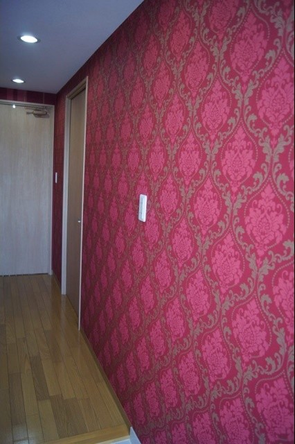 玄関 ナチュラルな北欧風のツリー柄壁紙でお客様をお出迎え Scandinavian Entrance Other By Deco All Okayama デコール岡山 Houzz