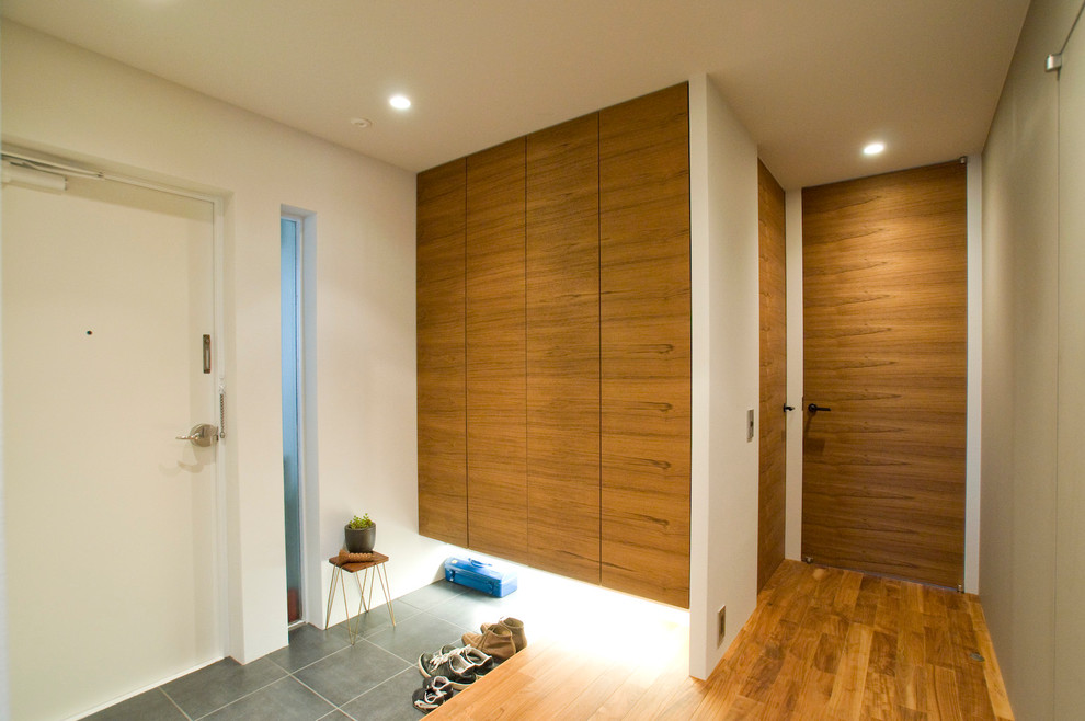 玄関 Contemporary Entry Fukuoka By Makihaus株式会社 リノベーションカーサ事業部 Houzz