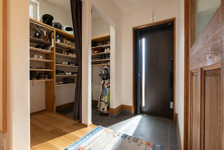 おしゃれな和風の玄関の画像 21年9月 Houzz ハウズ おしゃれな和風の玄関の画像 21年9月 Houzz ハウズ