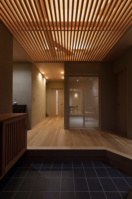 目透かし天井 組子障子 Japanese Entrance Kyoto By スタジオクランツォ Houzz Ie