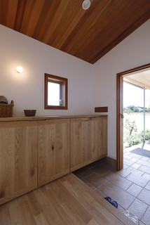 おしゃれな玄関 テラコッタタイルの床 画像 21年9月 Houzz ハウズ