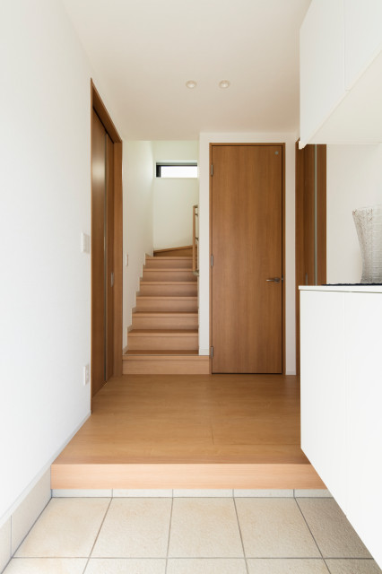 茄子色のおうち 玄関ホール モダン 玄関 東京23区 Design Office Opposition デザインオフィスオポジッション Houzz ハウズ