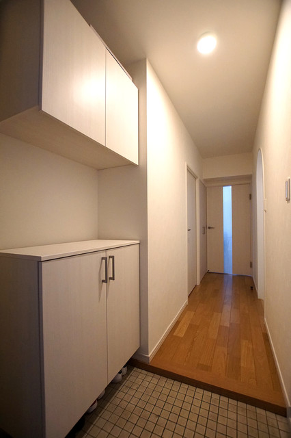 西宮市h様邸 マンションリノベーション事例 玄関 廊下 Moderno Entrada Otras Zonas De リアルワークス 有限会社 Houzz