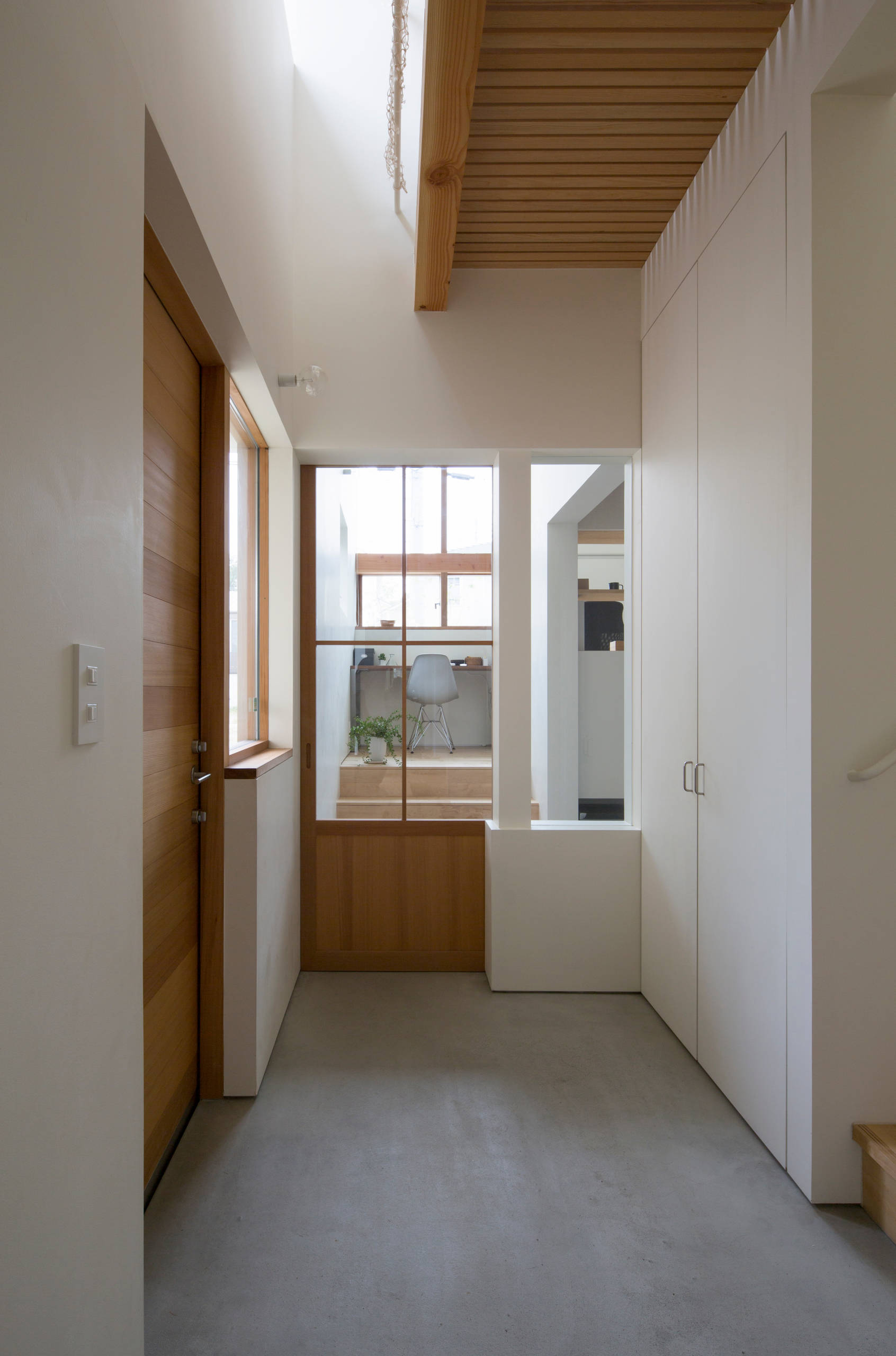 75 Skandinavische Hauseingange Mit Hellbrauner Holzhaustur Ideen Bilder Juni 22 Houzz De