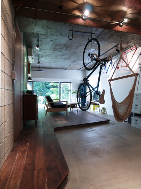 Costa 部屋の真ん中に自転車を吊るして Industrial Entrance Tokyo By Blue Studio Houzz Uk