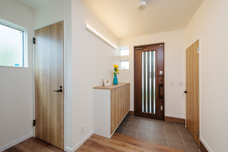 おしゃれな玄関 グレーの壁 の画像 75選 21年12月 Houzz ハウズ