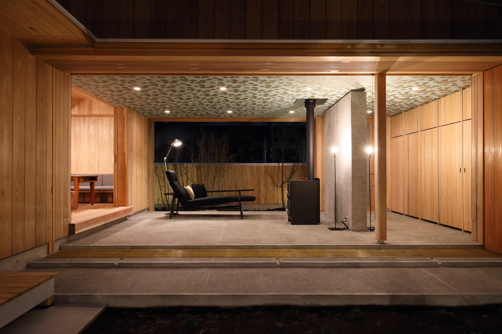 土間のオープンスペースの夜景 Modern Porch Nagoya By Togodesign