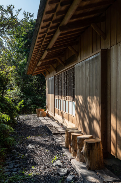 志摩の小庭 いかだ丸太の家 アジアン 家の外観 他の地域 M5 Architecte一級建築士事務所 Houzz ハウズ