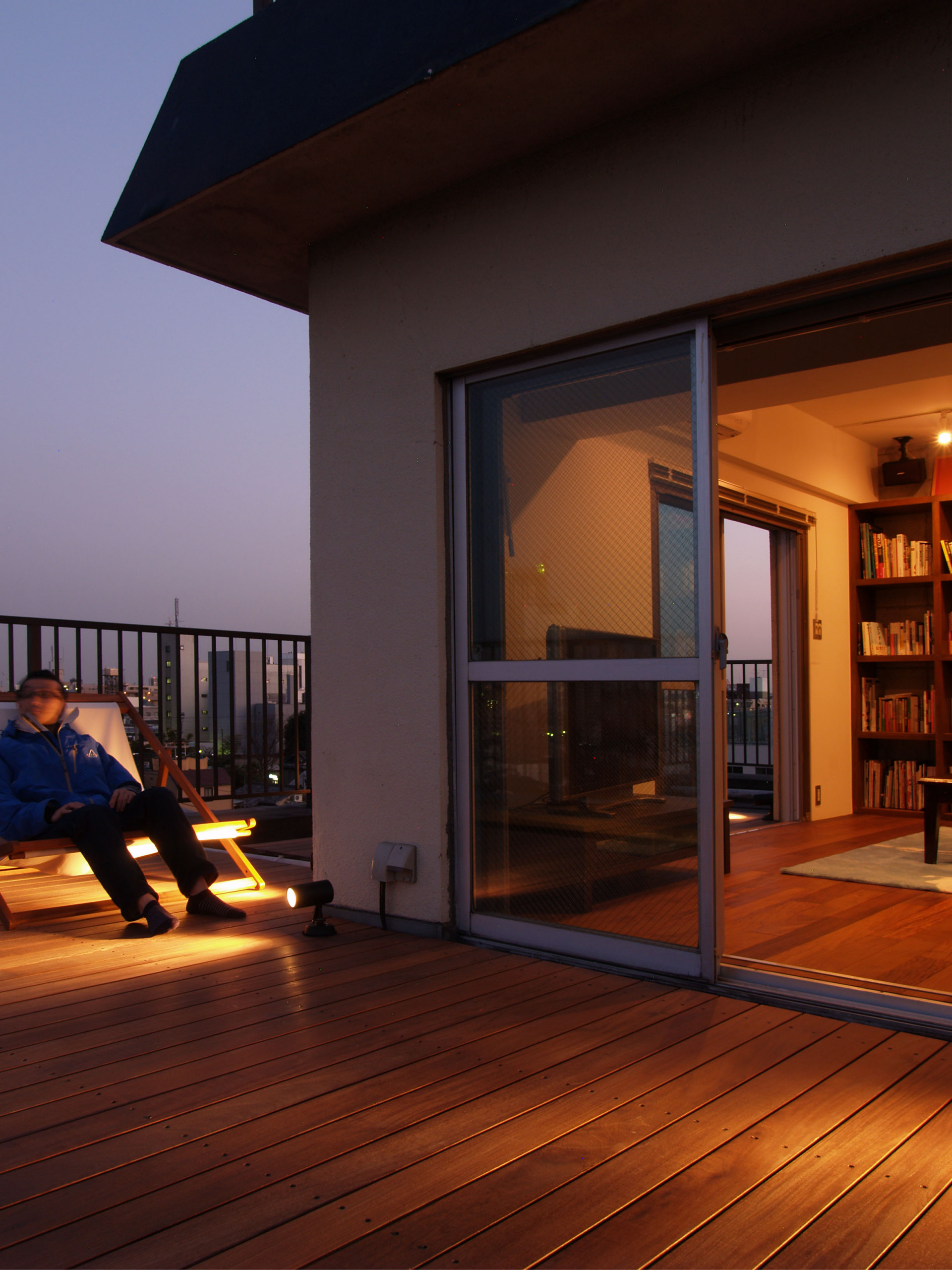 Jb リビングとつながるバルコニーで夜景を独り占め Industrial Porch Tokyo By Blue Studio Houzz Jb リビングとつながるバルコニーで夜景を独り占め Industrial Porch Tokyo By Blue Studio Houzz