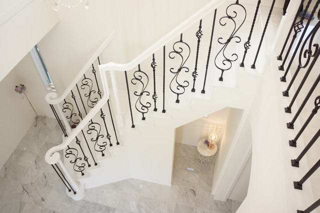 こだわりの白い階段とｱｲｱﾝ手摺 Classique Escalier Autres Perimetres Par 伊藤建築デザイン一級建築士事務所 Houzz