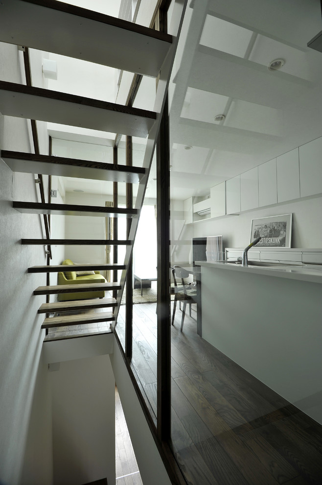 ガラスで囲まれた階段室が魅力的 2階ldkの家 Contemporary Staircase Osaka By 株式会社タイコーアーキテクト Houzz