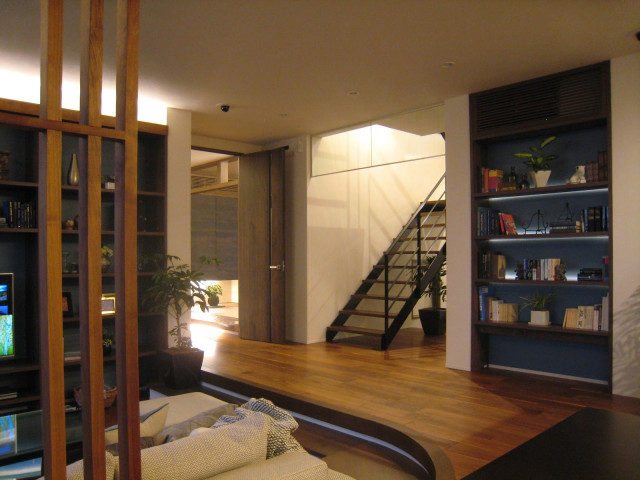 シースルー階段を折返し形状で省スペースに Retro Staircase Tokyo By カツデンアーキテック株式会社 Houzz