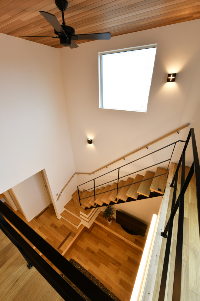 ダウンリビングを愉しむ 白い塗り壁のガレージハウス Modern Staircase Other By Creacasa クレアカーサ Houzz