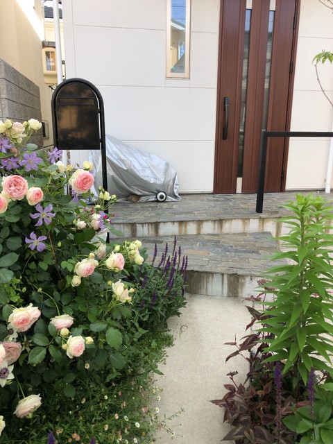 バラの小径のある庭 Skandinavisch Treppen Nagoya Von Atelier Coconiwa アトリエ心庭 Houzz バラの小径のある庭 Skandinavisch Treppen Nagoya Von Atelier Coconiwa アトリエ心庭 Houzz