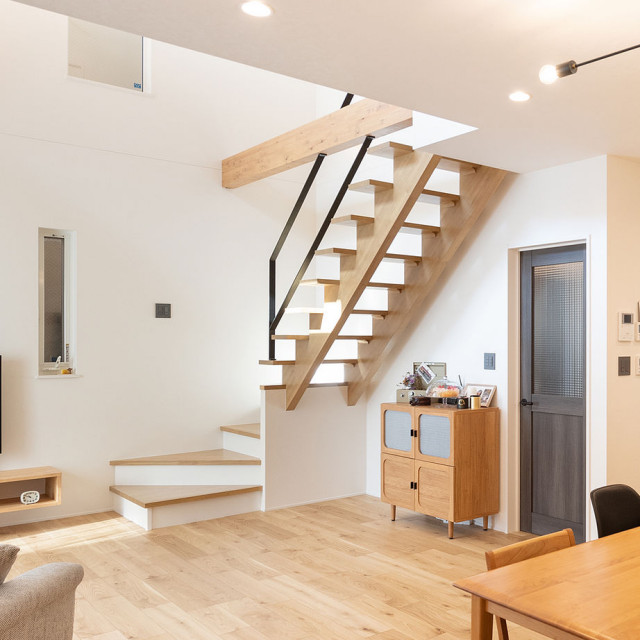 リビングが広く感じるスケルトン階段 モダン 階段 京都 Keiji 一級建築士事務所 Houzz ハウズ