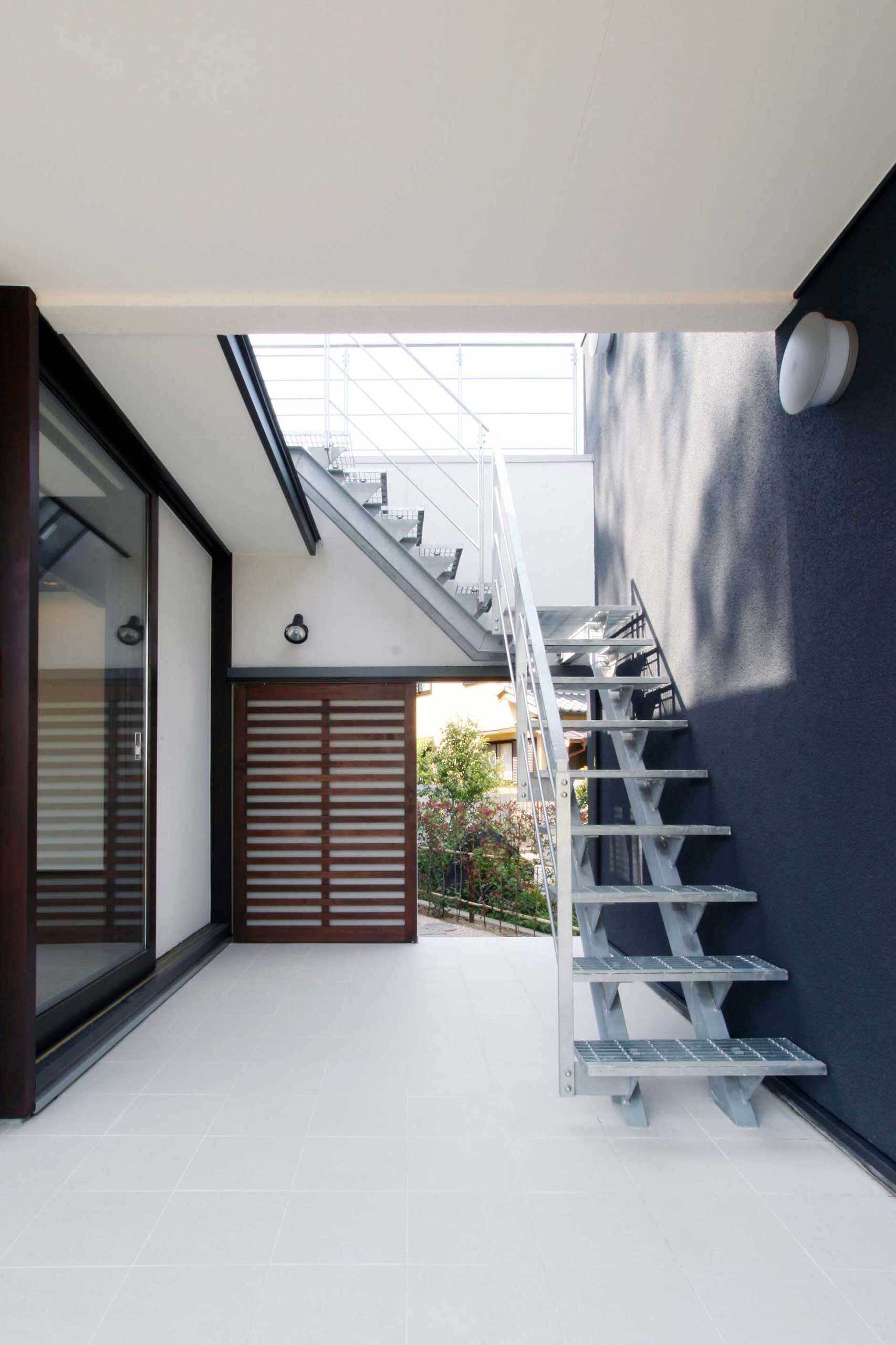 中登美ヶ丘の家 屋外階段 Asian Staircase Other By 中澤建築設計事務所 Houzz