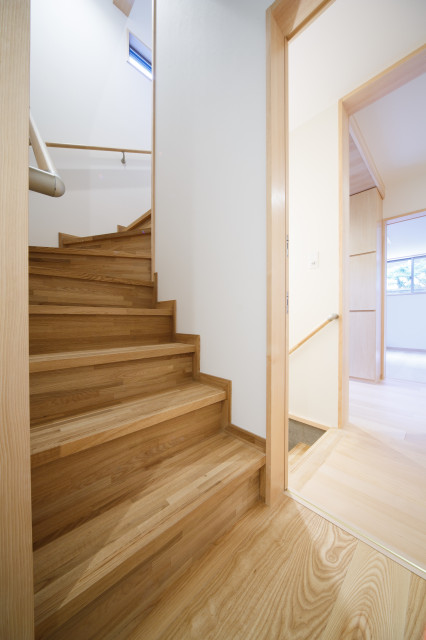 二世帯四世代の家 １階階段室 Moderne Escalier Kyoto Par Nestdesign 杉本考次 Houzz