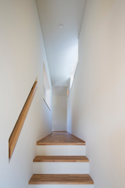 家族をつなぐスキップフロアの家 廊下 Asian Staircase Other By 小田達郎建築設計室 Houzz Ie