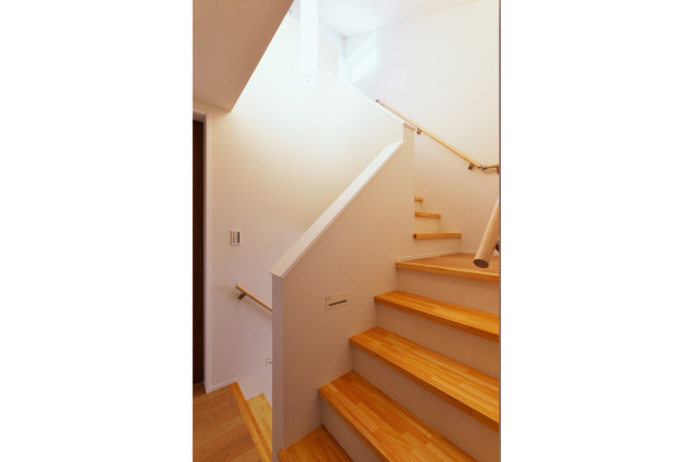 折り返し階段と吹抜け Modern Staircase Tokyo Suburbs By 株式会社ミューズの家 Houzz Ie