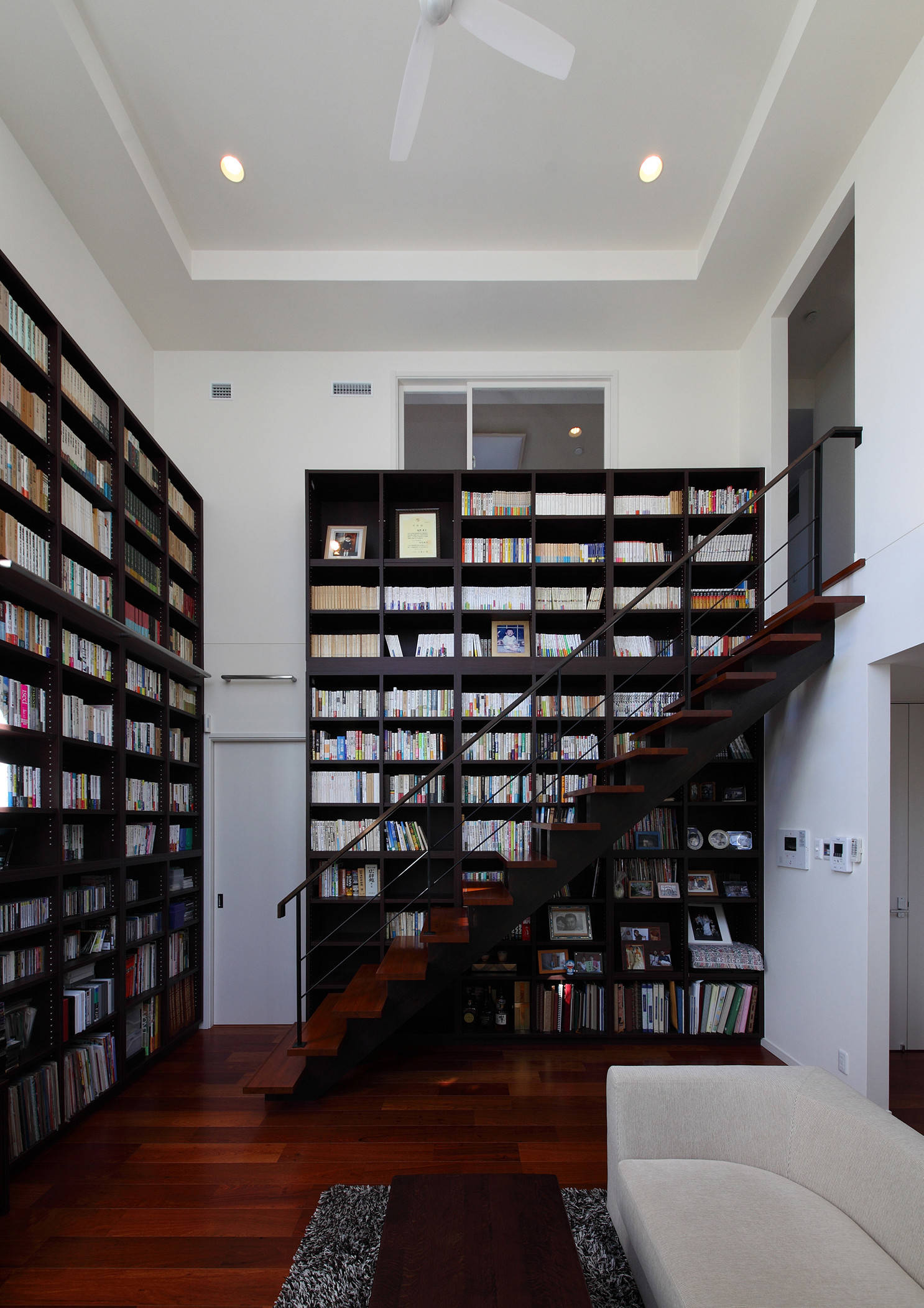 本に囲まれた家 Modern Staircase Yokohama By 株式会社ハウゼ Houzz 本に囲まれた家 Modern Staircase Yokohama By 株式会社ハウゼ Houzz