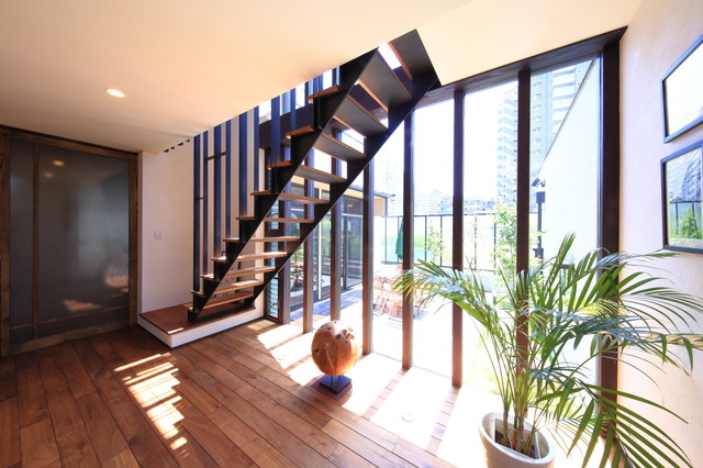 玄関ホール Hikari House Asian Staircase Nagoya By ｍａ設計室 Houzz