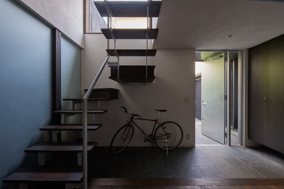 玄関 Modern Staircase Osaka By 重量木骨の家 耐震構法se構法 Houzz