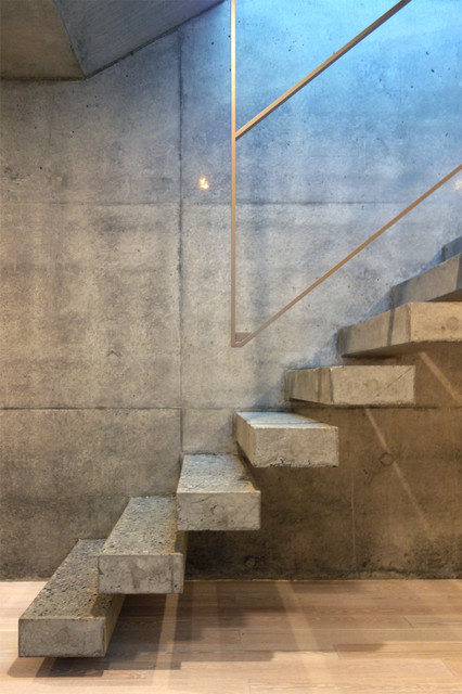 等々力のkent House 片持ち階段と手摺 Moderne Escalier Tokyo Par 村上建築設計室 Houzz