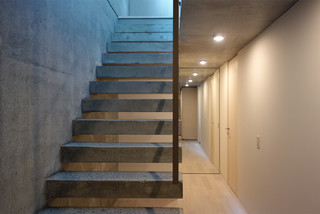 等々力のkent House 片持ち階段 Moderno Escalera Tokio De 村上建築設計室 Houzz