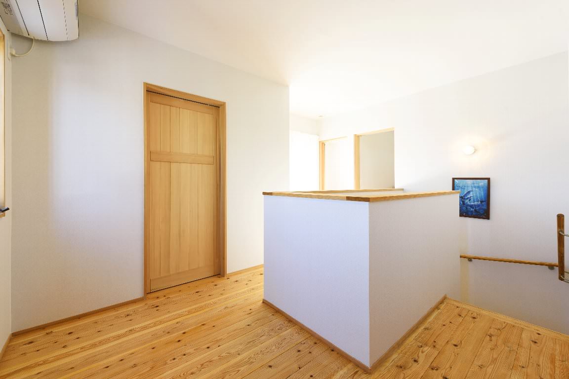 素材も造りも自然体 ストレスフリーなt様邸 Midcentury Staircase Other By 住工房プラスアルファ Houzz