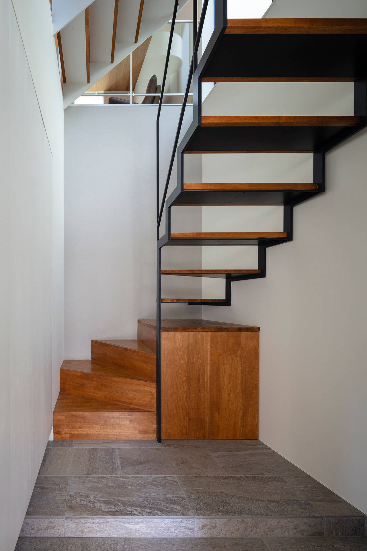 おしゃれな折り返し階段の画像 21年9月 Houzz ハウズ