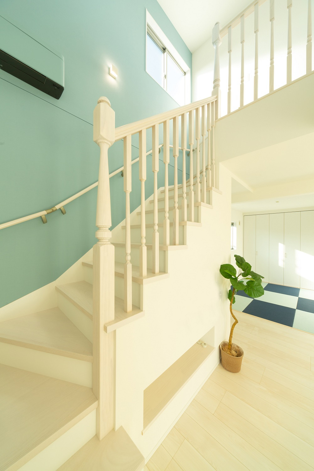 75 Beautiful Shabby Chic Style Curved Staircase Pictures Ideas September 21 Houzz