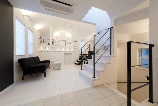 統一感のあるモノトーンのインテリア階段 Modern Staircase Tokyo By カツデンアーキテック株式会社 Houzz Uk