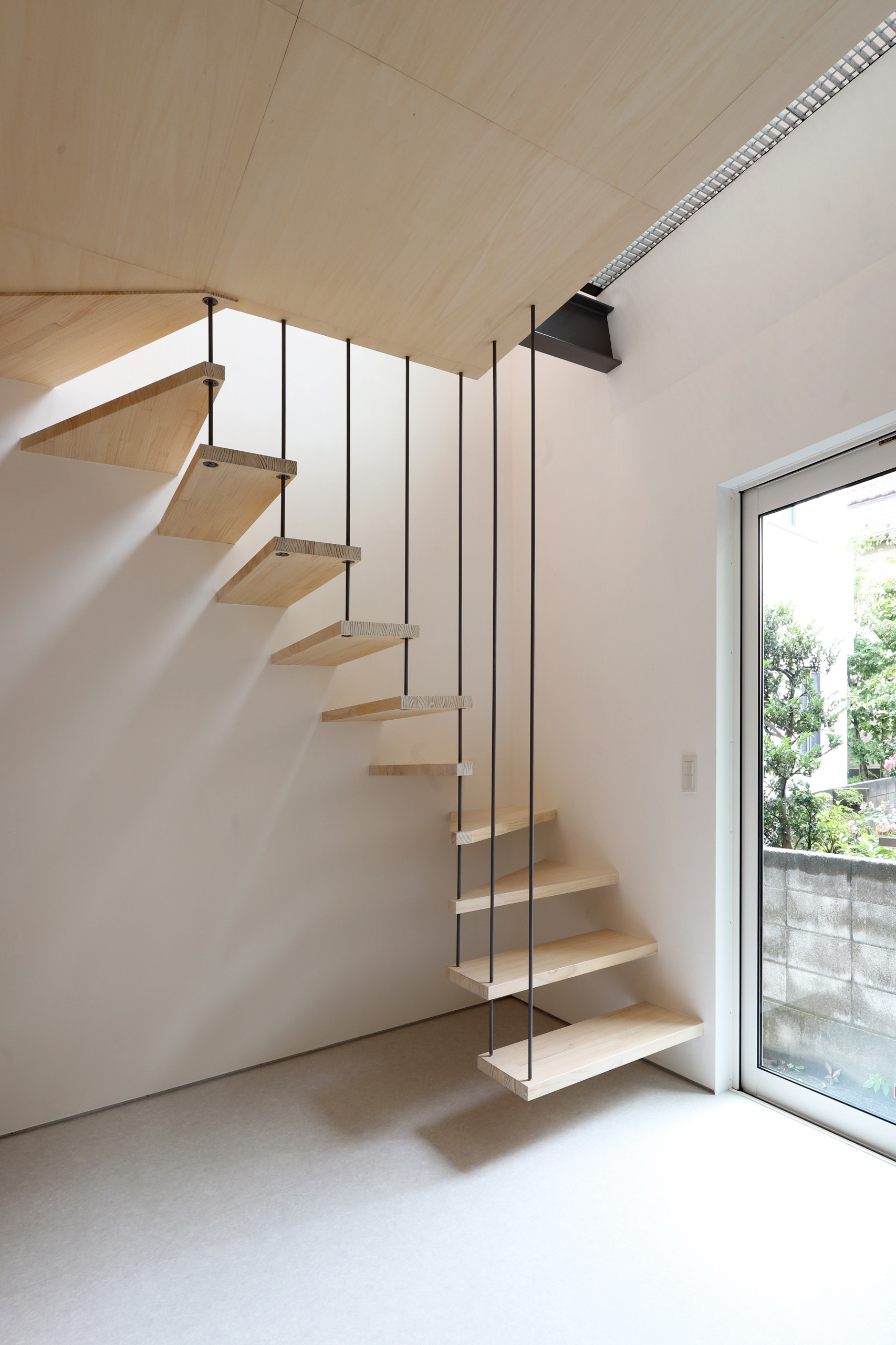 75 Most Popular 75 Beautiful Small World Inspired Staircase Ideas And Designs Design Ideas For August 22 Houzz Ie