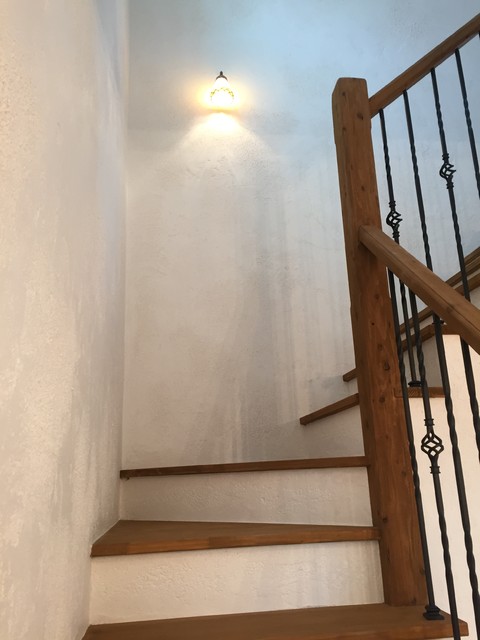 階段手すりアンティーク調の古木とアイアン Scandinavian Staircase Other Houzz