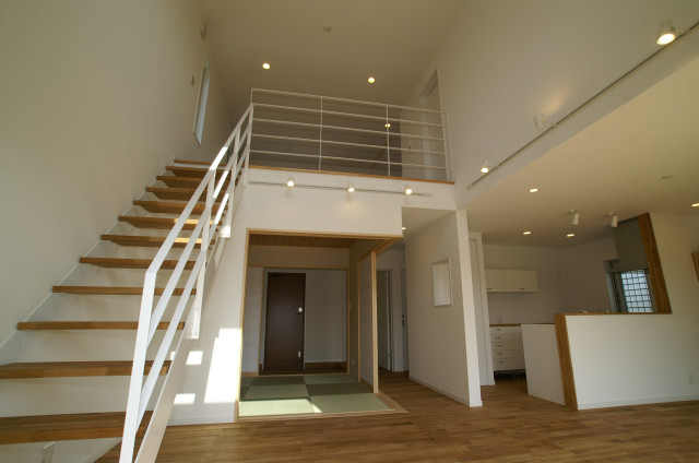 飽きないシンプル 吹抜けが気持ちいい家が1000万円台 Treppen Kobe Von あんじゅホーム Houzz 飽きないシンプル 吹抜けが気持ちいい家が1000万円台 Treppen Kobe Von あんじゅホーム Houzz