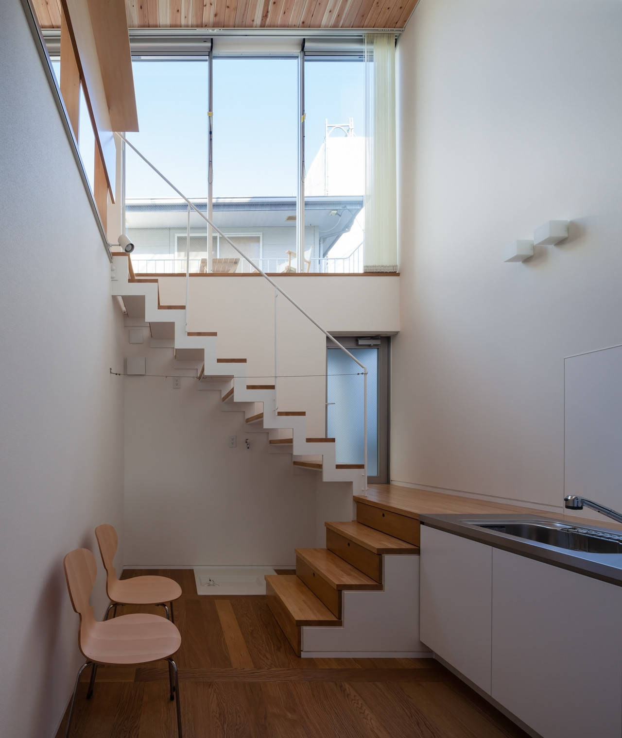 5号室下階 階段 Room 5 Lower Level Staircase To Upper Level Asian Staircase Tokyo By Ken Yokogawa Architect Associates Inc Houzz