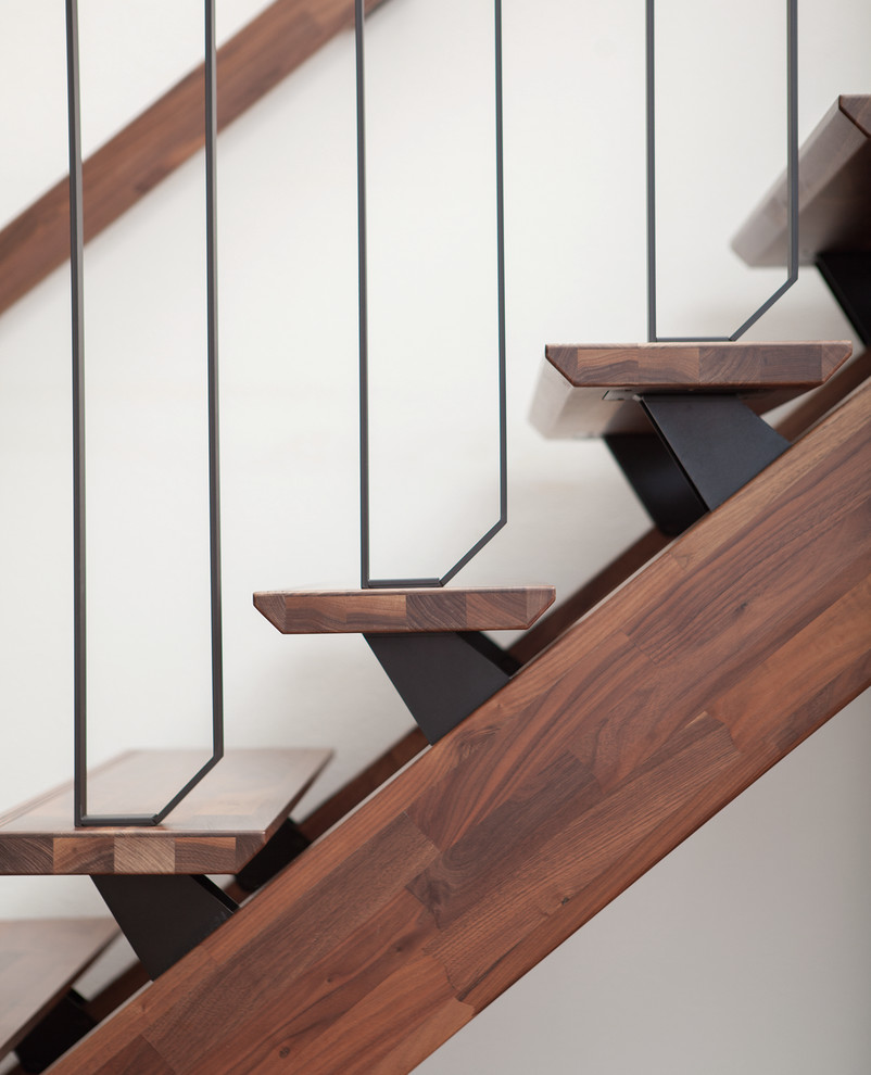 And More 銘木無垢階段 シースルー階段 Staircase Osaka By 朝日ウッドテック株式会社 Houzz