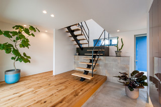 おしゃれなかね折れ階段の画像 21年9月 Houzz ハウズ