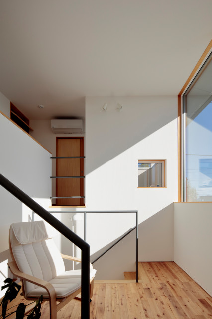 Landing Stove And Half Vault Scandinavian Staircase Other By 佐久間達也 空間計画所 Landing Stove And Half Vault Scandinavian Staircase Other By 佐久間達也 空間計画所