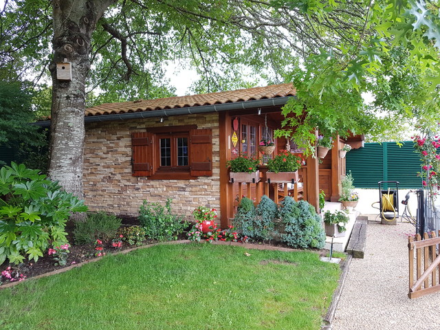 Ho Le Bel Abri De Jardin Country Garden Shed And Building Bordeaux By Loic Bance Paysagiste Conseils Houzz Uk