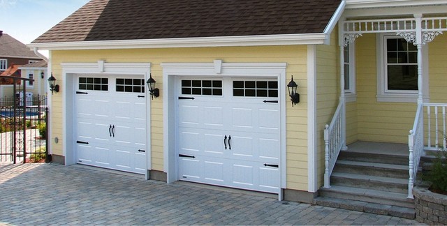 Portes de garage Garex / Modèle New-Hampshire - Country - Garden Shed and  Building - Montreal - by Garex, portes de garage | Houzz