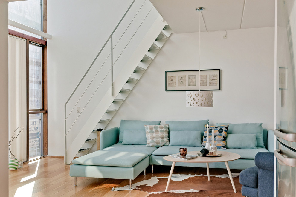 Example of a minimalist family room design in Copenhagen