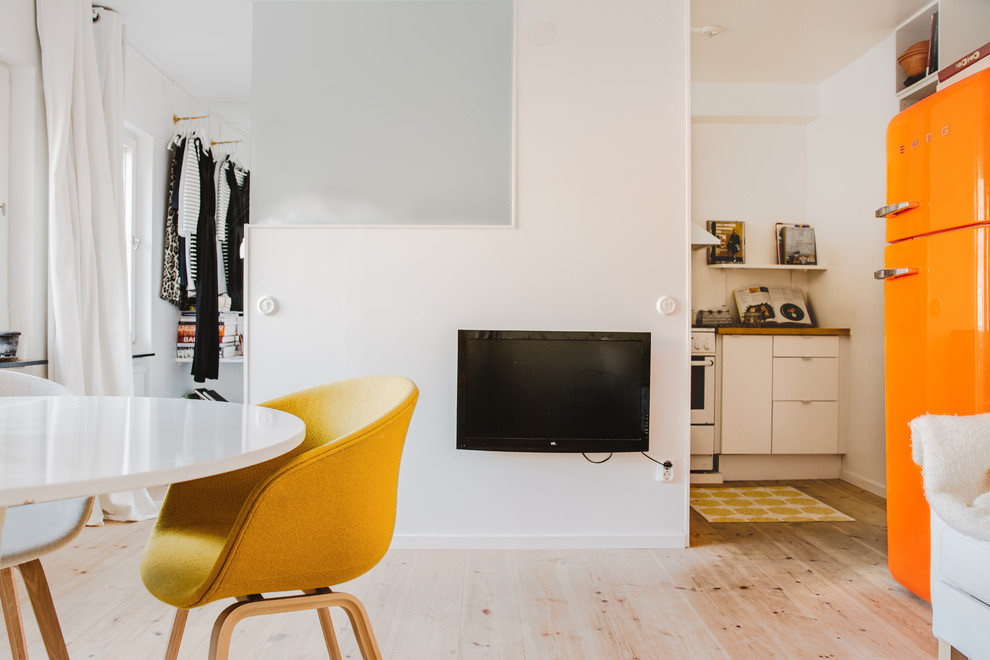 Kleines Modernes Wohnzimmer in Stockholm