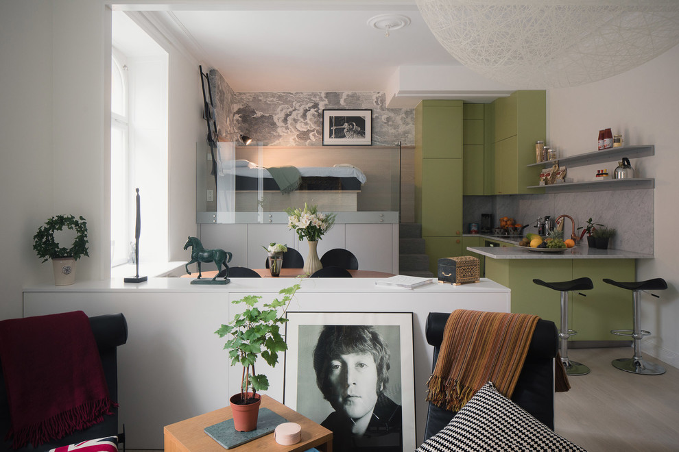 Modelo de sala de estar moderna pequeña con paredes multicolor