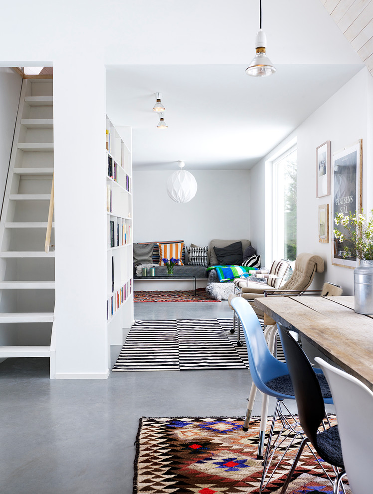 Idee per un soggiorno scandinavo di medie dimensioni con pareti bianche