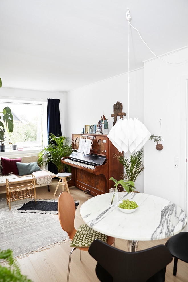 Источник вдохновения для домашнего уюта: гостиная комната в стиле ретро
